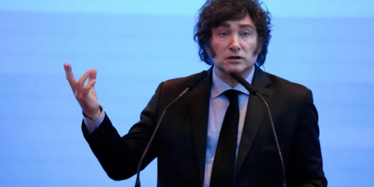 Milei negó la crisis de ingresos: “Si fuera cierta, la calle estaría llena de cadáveres”