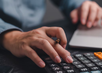 Los argentinos ajustan: fuerte caída del consumo, aumento de la morosidad y preocupación por el dólar