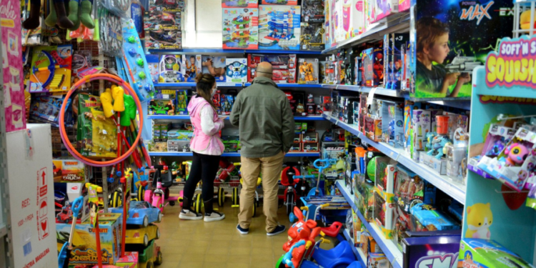 Ventas de juguetes cayeron 5,2% en el Día del Niño 2025 pese al crecimiento del e-commerce