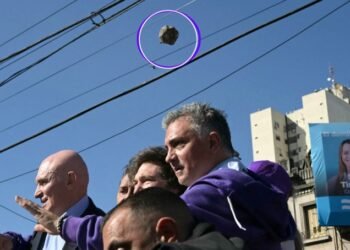 Tensión en Lomas de Zamora: atacaron la caravana de Javier Milei en el inicio de la campaña electoral