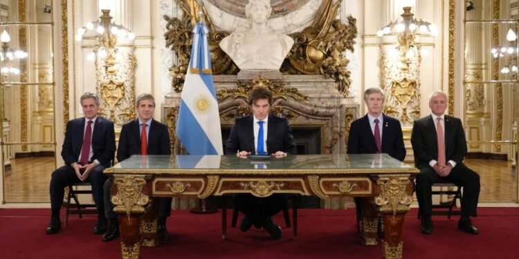 Milei anunció dos medidas para blindar el equilibrio fiscal y frenar el déficit