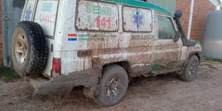 Paraguay: rescataron a un recién nacido que quedó atrapado nueve horas en una ambulancia empantanada