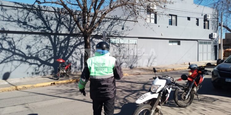 Menos de la mitad sigue en carrera para ser inspector de tránsito y solo 100 pasarán la nueva prueba: ¿qué incluye?