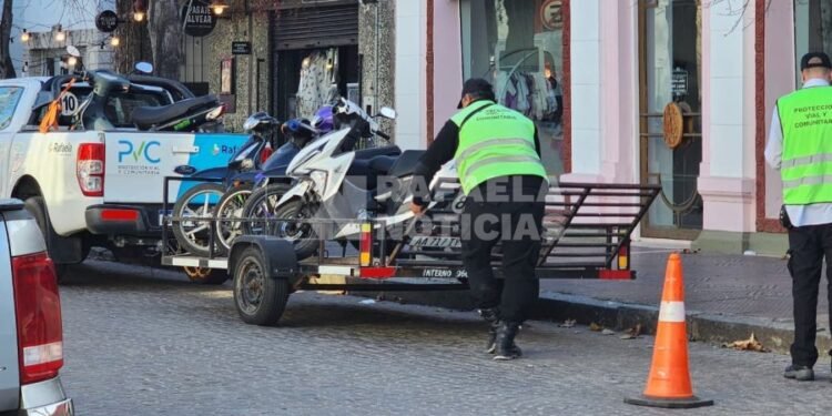 Controles en el centro de Rafaela: labraron 21 actas y retuvieron seis motocicletas