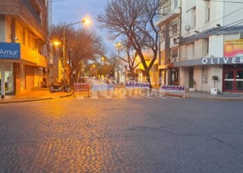 Corte de calle por obras de adoquinado en el centro
