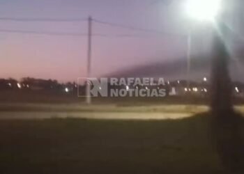 Una franja de humo negro sorprendió a los vecinos: ¿qué la originó?