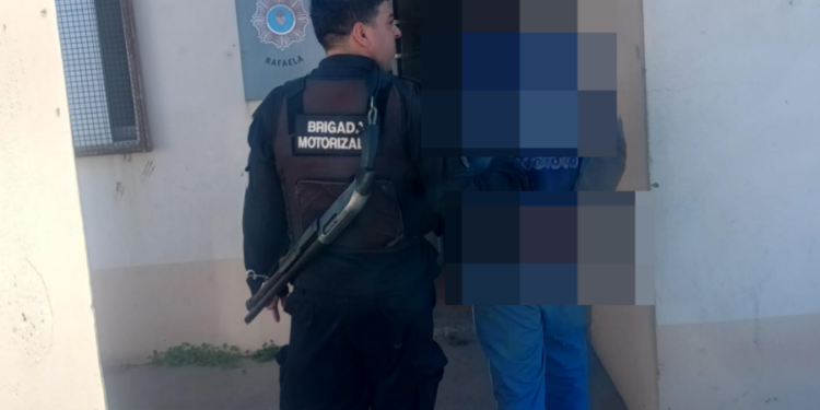 De techo en techo en el norte de Rafaela: detuvieron a un joven con elementos de «dudosa procedencia»