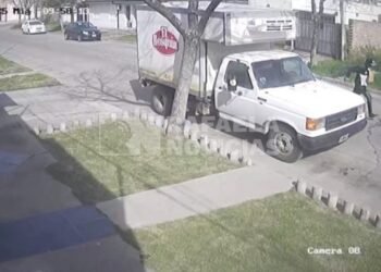 Barrio Fátima: se llevó 100 mil pesos en mercadería desde una camioneta estacionada