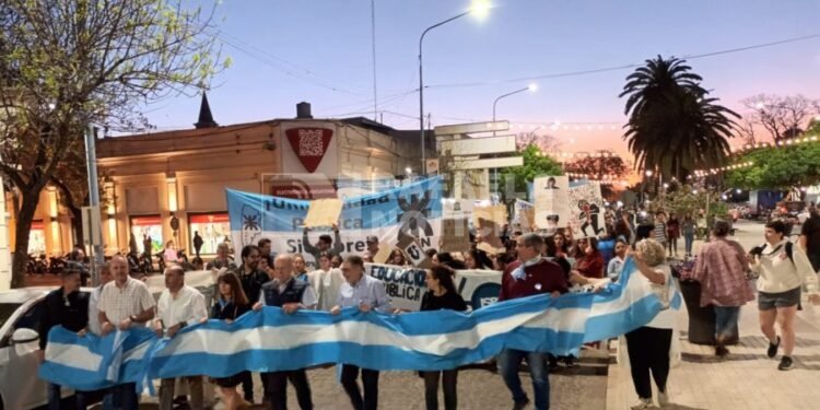 Movilización en defensa de la educación y la salud