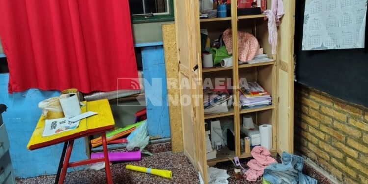 Sexto robo en la Escuela Lisandro de la Torre: ingresaron por una ventana y dejaron destrozos
