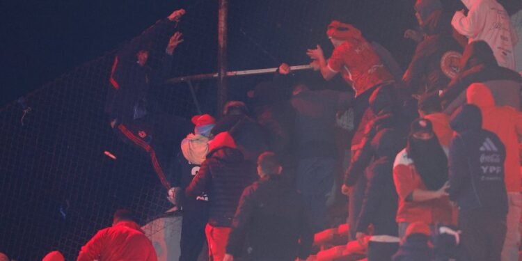 Conmebol descalificó a Independiente y la U de Chile avanzó en la Sudamericana