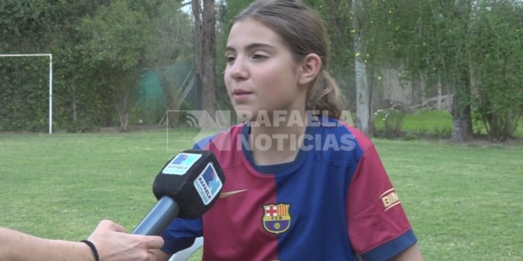 De Rafaela a España: Emilia, la joven futbolista seleccionada para entrenar en el Barcelona