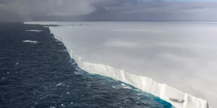 Por el calentamiento global Investigadores advierten que el iceberg más grande del mundo se fractura «rápidamente»