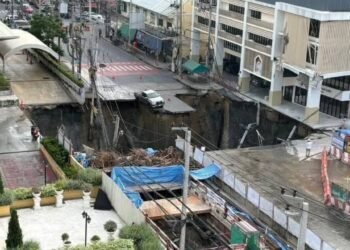 Hundimiento repentino Un socavón en Bangkok interrumpe tránsito, daña infraestructura y obliga a evacuar hospitales