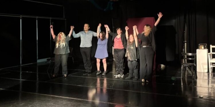 El taller de teatro inclusivo del EMAE debutó con gran éxito