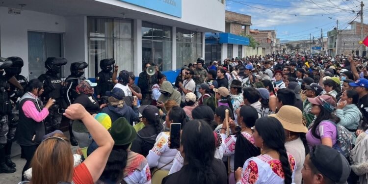 Investigan una muerte en Ecuador por represión durante el paro indígena