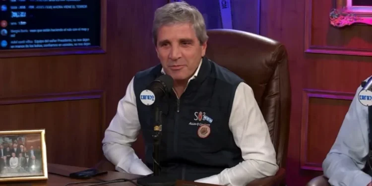 En el techo de la banda Luis Caputo aseguró que venderá todos los dólares que hagan falta