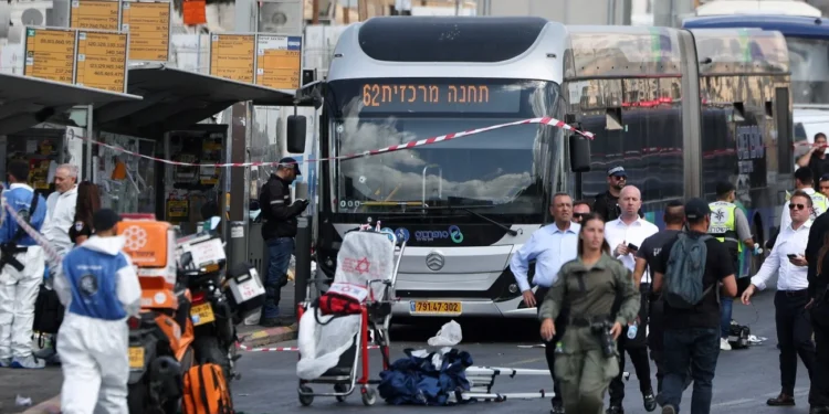 Jerusalén Cuatro muertos tras un tiroteo contra un colectivo en Israel