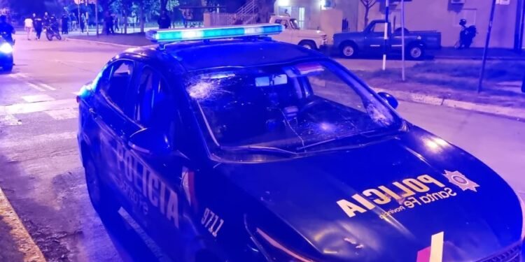 Una pareja, una 9 milímetros y 17 cartuchos en el cargador