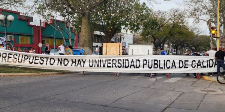 Jornada en defensa de la educación, la salud y los derechos sociales en Rafaela