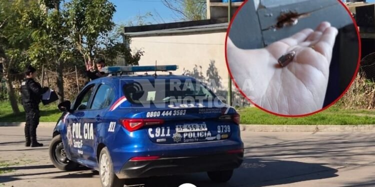 Tiros en barrios Italia y Monseñor Zazpe: persecución, y una bala terminó incrustada en el marco de una ventana