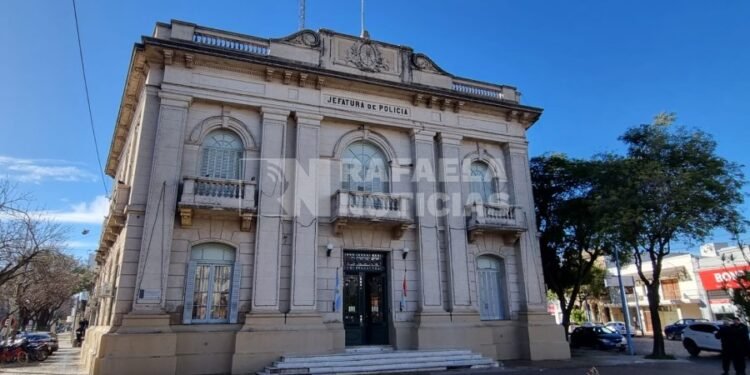 Tensión en la Alcaidía: atraparon a un sujeto que merodeaba por los techos