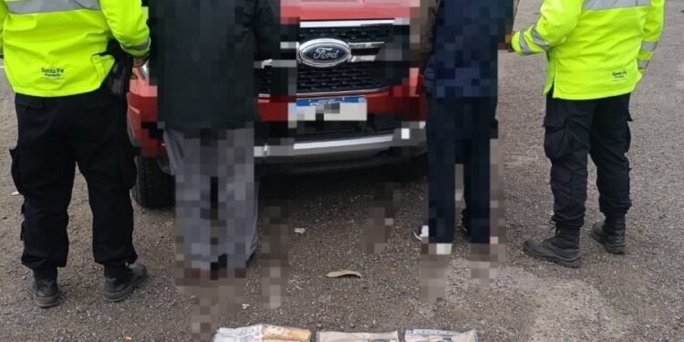 Dos hombres detenidos en el peaje de Sauce Viejo con armas y una fuerte suma de dinero