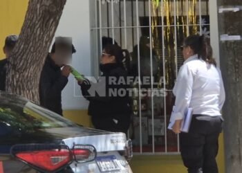 Con 10 veces de alcohol en sangre más de lo permitido, terminó chocando un auto estacionado