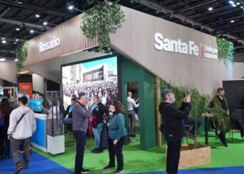 El Gobierno de Santa Fe auspicia una nueva edición de la Regata de Stand Up Paddle Ciudad de Rosario