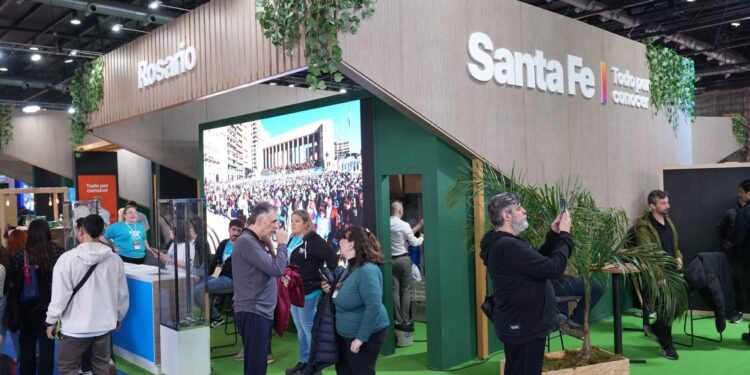 El Gobierno de Santa Fe auspicia una nueva edición de la Regata de Stand Up Paddle Ciudad de Rosario