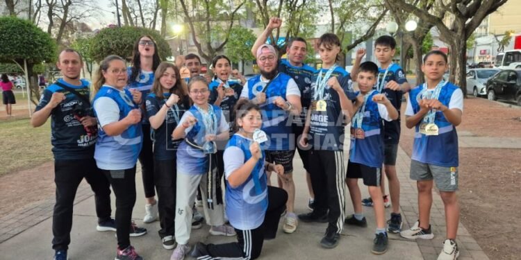 Cálida recepción a tawkwondistas rafaelinos que tuvieron destacada participación en un Mundial
