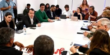 Diputados recibieron a trabajadores de Algodonera Avellaneda