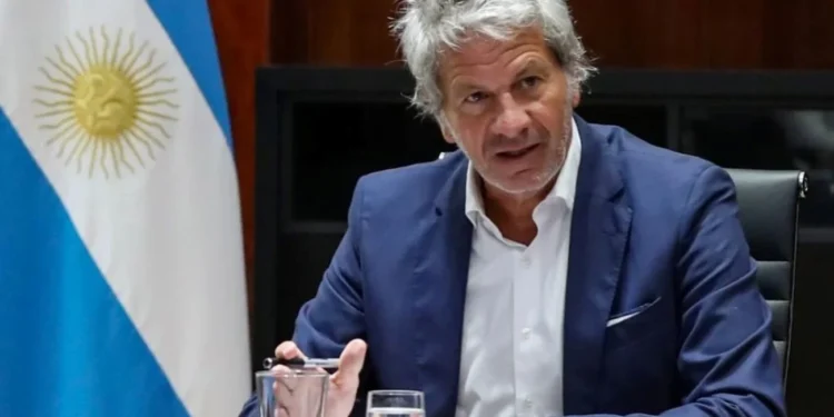 Datos de septiembre respecto de igual mes de 2024 La recaudación tributaria nacional de septiembre 2025 presenta una baja real de $1,5 billones