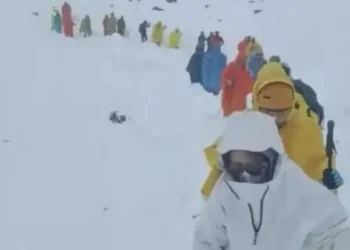Crisis en altura Tormenta en el Everest: rescatan a cientos de montañistas pero aún hay personas atrapadas