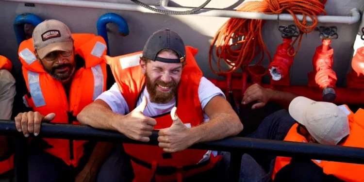 Tras detenerlos Israel comenzó a deportar los primeros activistas de la flotilla en favor de la Franja de Gaza