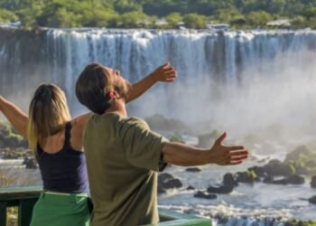 Más de 1,4 millones de turistas viajaron por el país durante el fin de semana largo