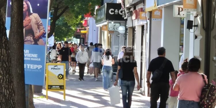 Intenso movimiento en el centro rafaelino por el Día de la Madre