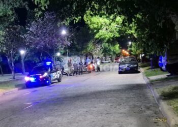 Accidente en barrio Malvinas Argentinas: una mujer resultó lesionada al caer de su moto