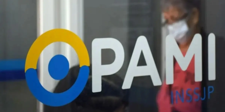 Trabajadores y trabajadoras de PAMI profundizan el plan de lucha ante la falta de acuerdo salarial