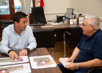 Provincia continúa con la devolución de placas de bronce sustraídas de cementerios