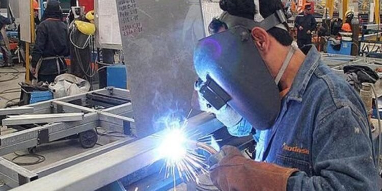 La industria de Santa Fe en alerta: despidos y competencia importada presagian una crisis profunda