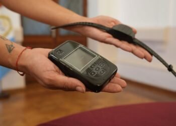 Cómo funcionarán las tobilleras duales para agresores