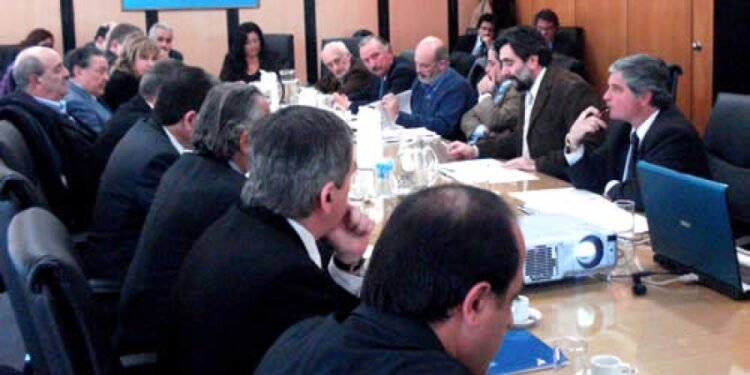 Salarios: no hubo acuerdo con el consejo y el Gobierno podría fijar el nuevo mínimo por decreto