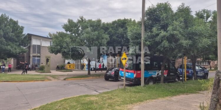 Robo en la secundaria Malvinas Argentinas: se llevaron computadoras y causaron importantes destrozos