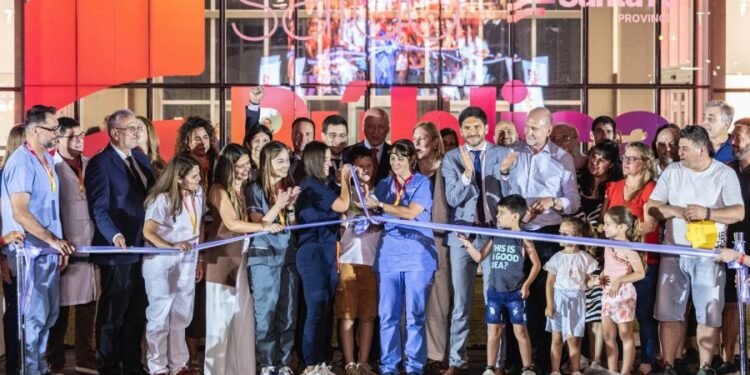 Pullaro en la inauguración del Nuevo Hospital de Rafaela: «Ni en la clínica más paqueta de Recoleta van a encontrar este equipamiento»