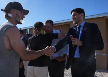 Pullaro entregó viviendas en Villa Eloísa y valoró la eficiencia del Estado para llevar adelante obra pública