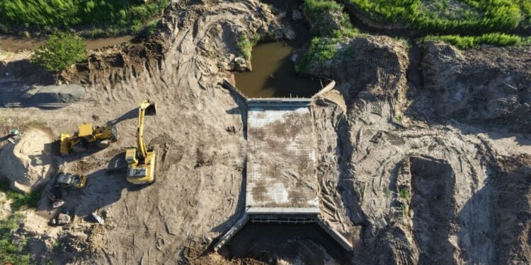 Más obras para la producción: Provincia, cerca de finalizar el reacondicionamiento de Canal Irigoyen