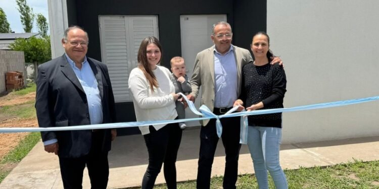 El Gobierno Provincial sorteó viviendas y entregó escrituras a familias de Ataliva