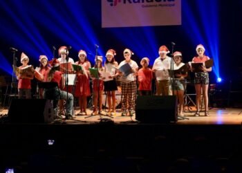 Música y celebración en la ciudad, en la previa de la Navidad