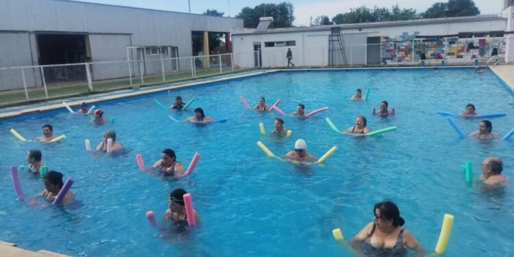 Comenzaron las actividades de verano en La Pile: aquagym para adultos y colonia municipal para niños